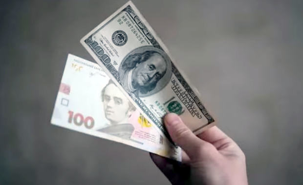 Курс валют в обмінниках: скільки коштують долар та євро