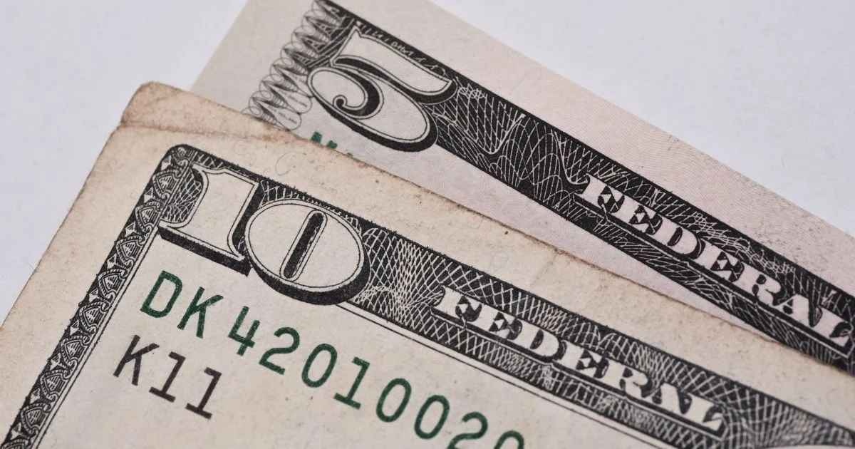 Вартість долара на початку тижня: обмінники виставили нові курси валют