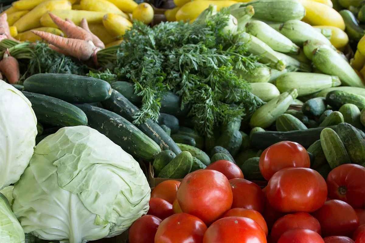 Цены на ранние овощи снижаются: что и сколько теперь стоит