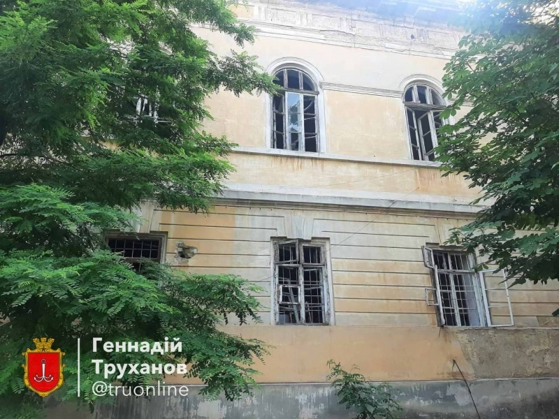 Труханов показал, как выглядит одна из старейших больниц Одессы после воздушного удара