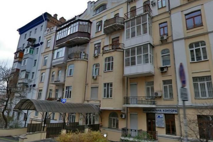 В Киеве на Печерске мужчина застрелился на балконе