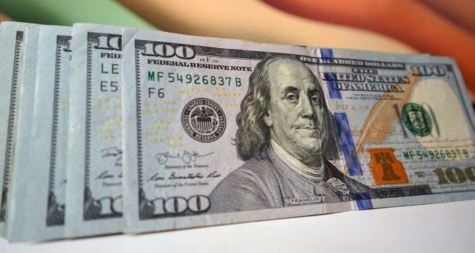 Курс долара в обмінних пунктах продовжує знижуватися