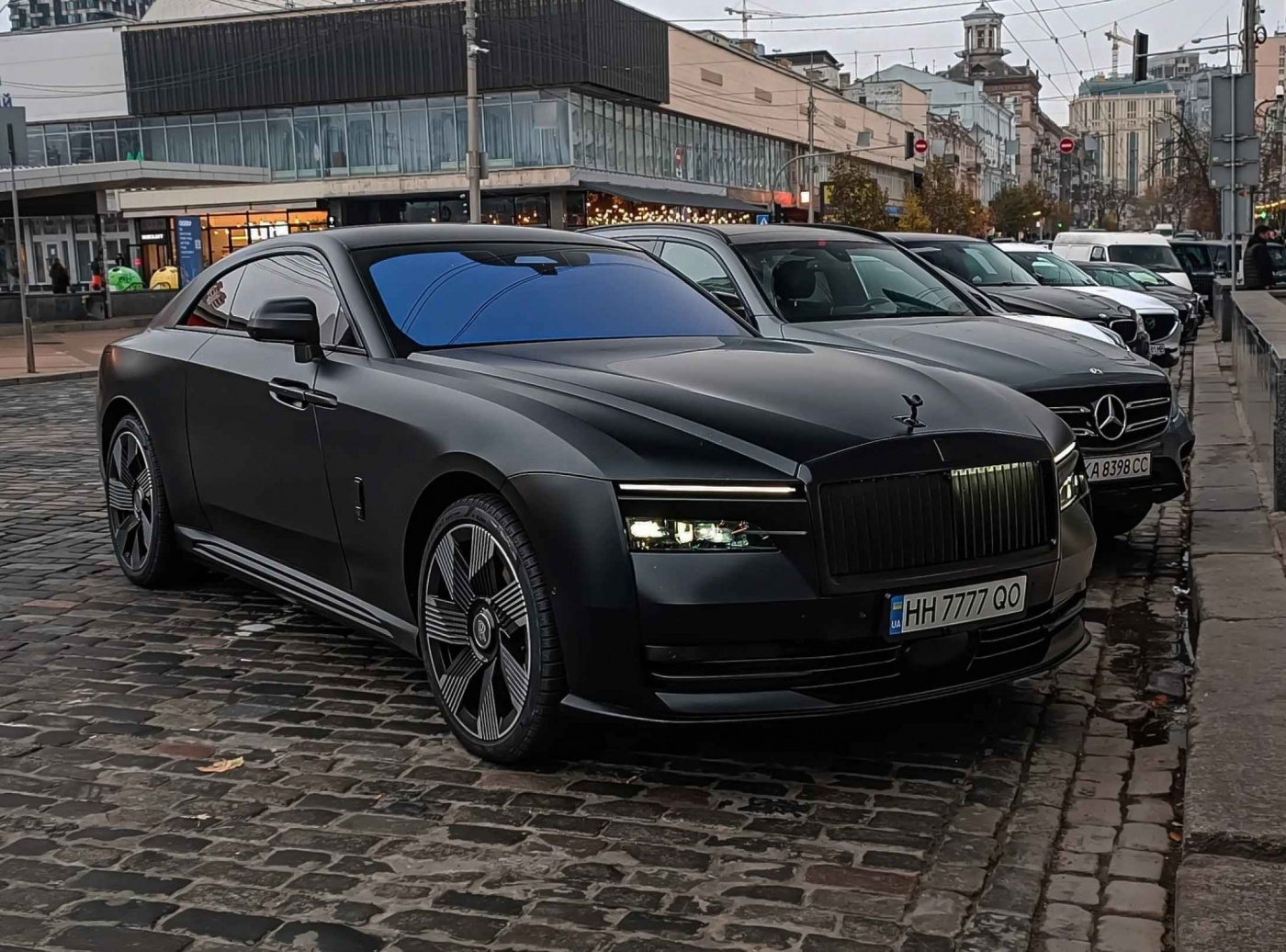 За время полномасштабной войны в Украину ввезли тысячи роскошных авто