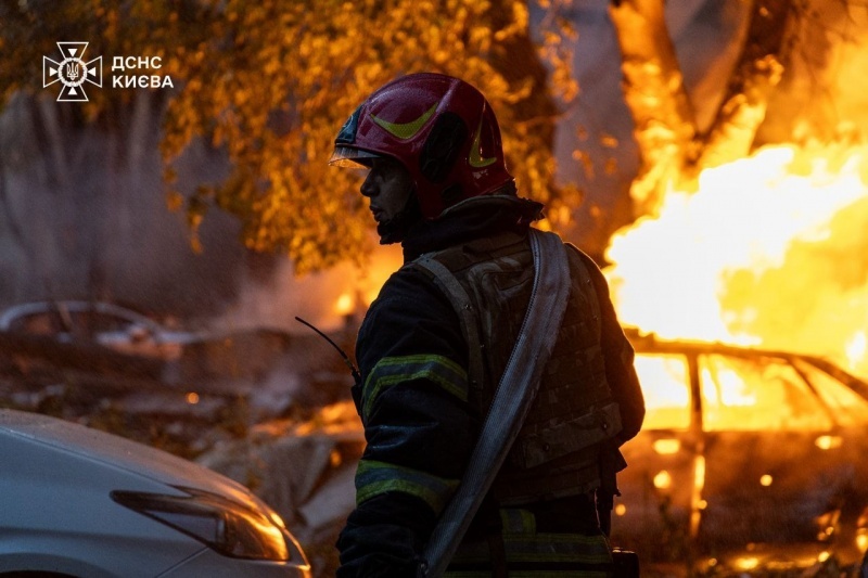 У Києві через ворожу атаку пошкоджено залізницю, потяги затримуються