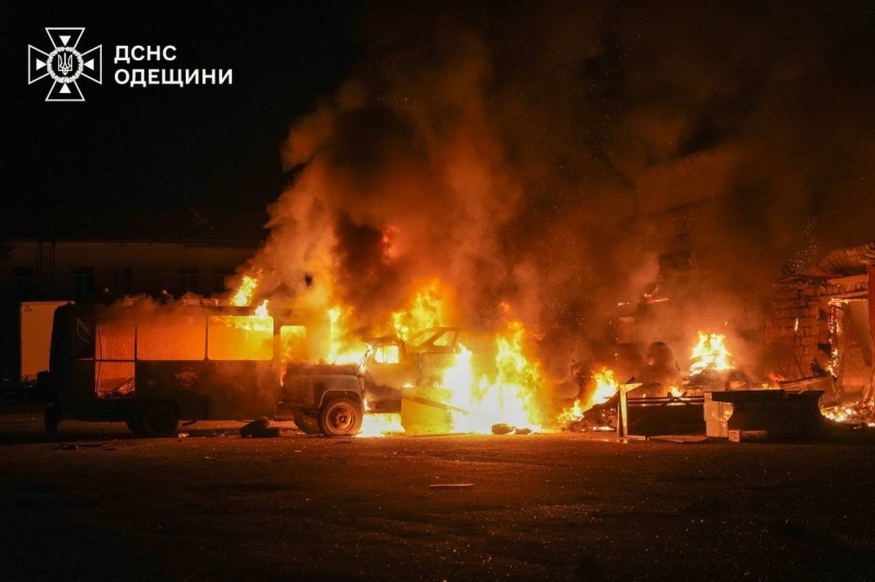 Удар по Одессе: зафиксированы повреждения, сгорели авто, есть жертва