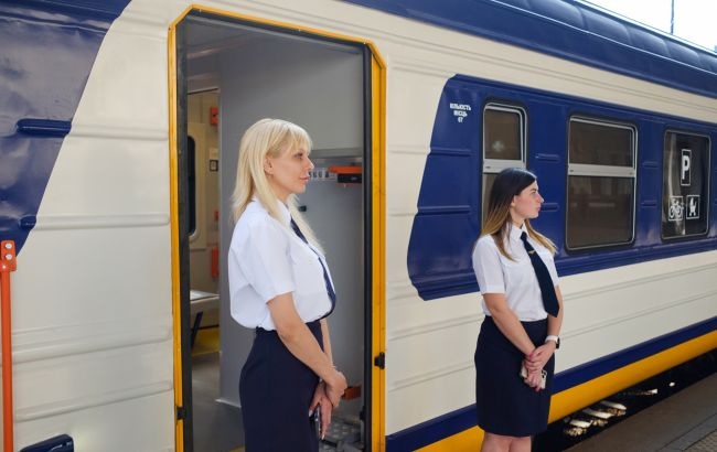 УЗ добавила поезда с женскими купе: первые рейсы уже с 25 июля