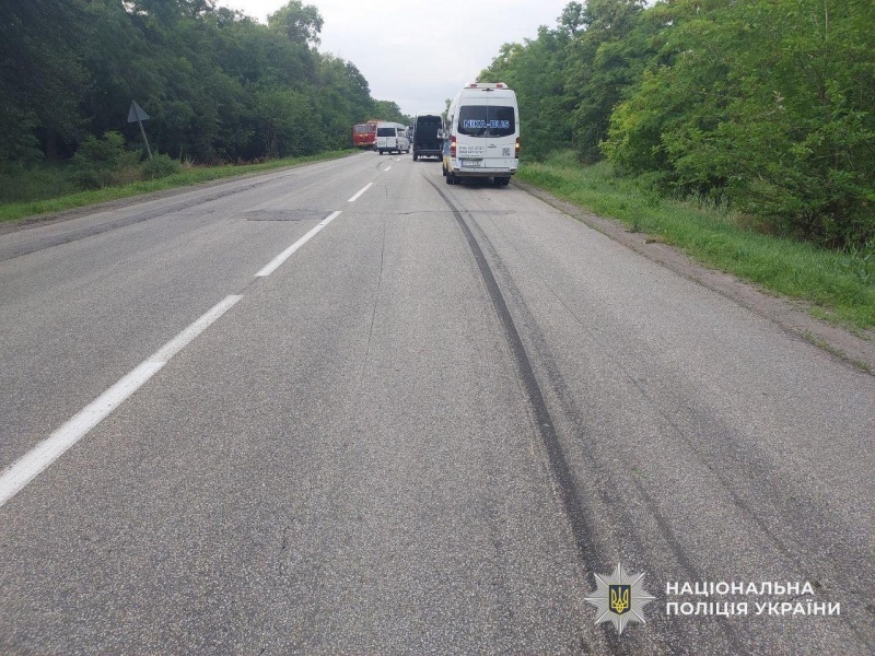 На трасі неподалік Дніпра сталася смертельна аварія за участю автобуса