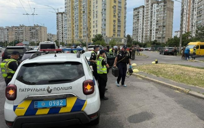 В Киеве застрелили мужчину в автомобиле, нападавшего разыскивают