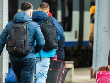 Підлітки масово виїжджають із України, школу закінчують дистанційно - омбудсмен