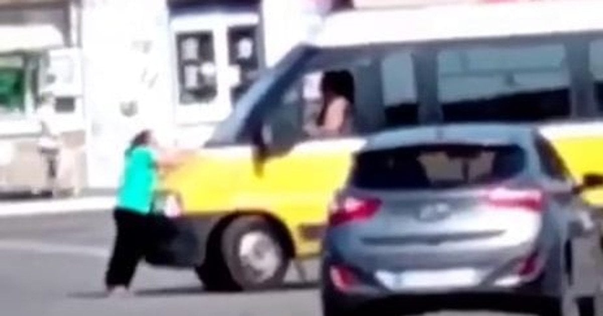 Женщина пыталась остановить автобус ТЦК с мобилизованным сыном: что потом произошло в Мерефе
