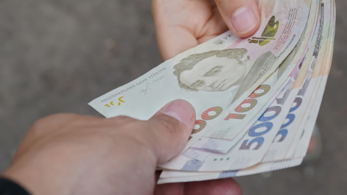 В Украине вместо десятков видов социальных выплат введут базовый доход