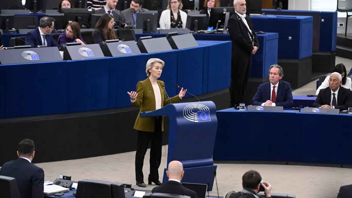 Європарламент відхилив вотум недовіри Урсулі фон дер Ляйєн