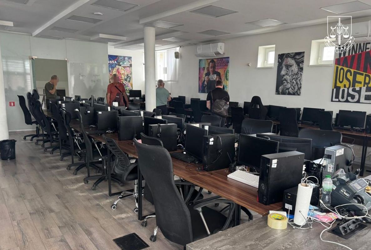 У Києві припинено роботу низки шахрайських кол-центрів - Офіс Генпрокура