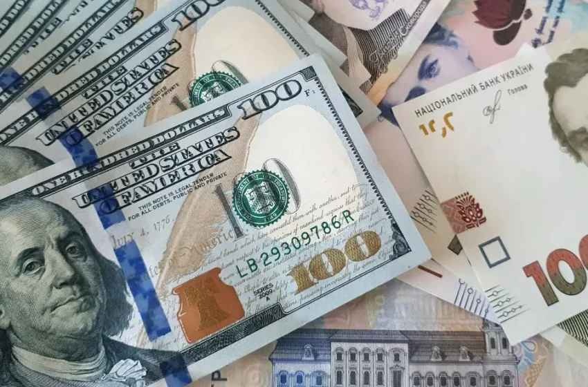 Долар та євро дорожчають: скільки коштує валюта в обмінниках