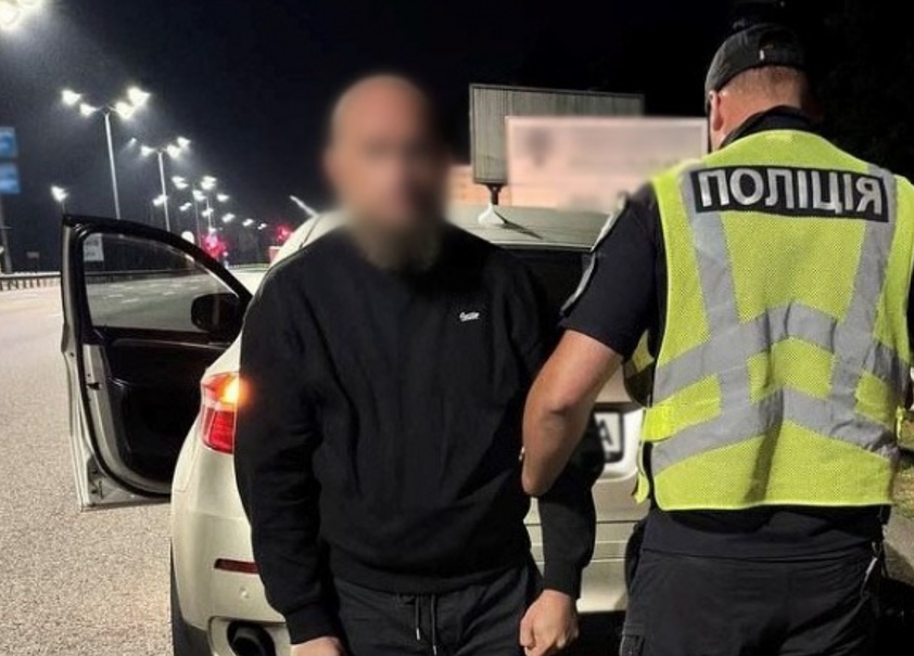 В Киеве мужчину, который поджег дверь в многоэтажке, обвинили в работе на РФ