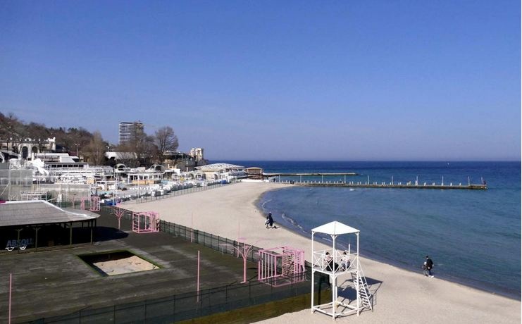 В Одессе люди купались в море во время атаки "Шахедов": в ВМС сделали предупреждение
