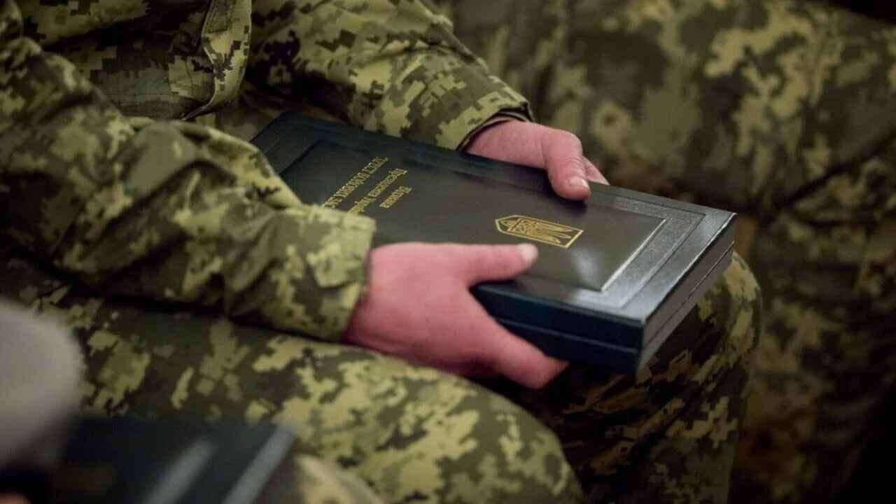 Зеленський схвалив військову службу за контрактом для громадян віком понад 60 років