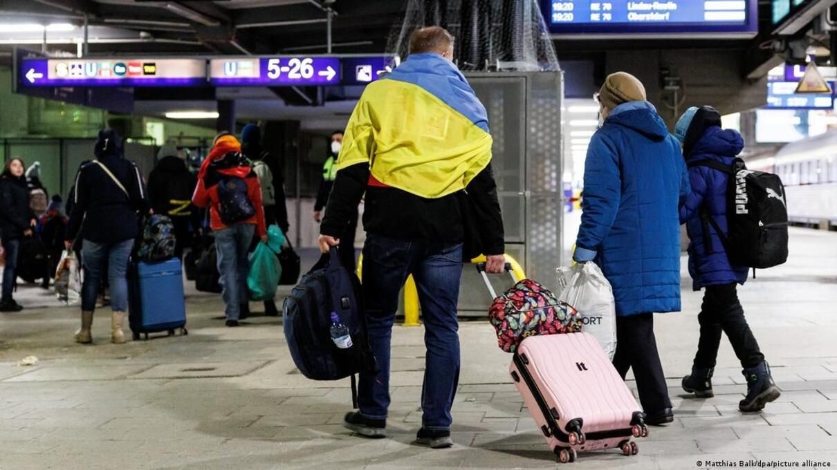 Частину українських біженців у Німеччині хочуть залишити без виплат
