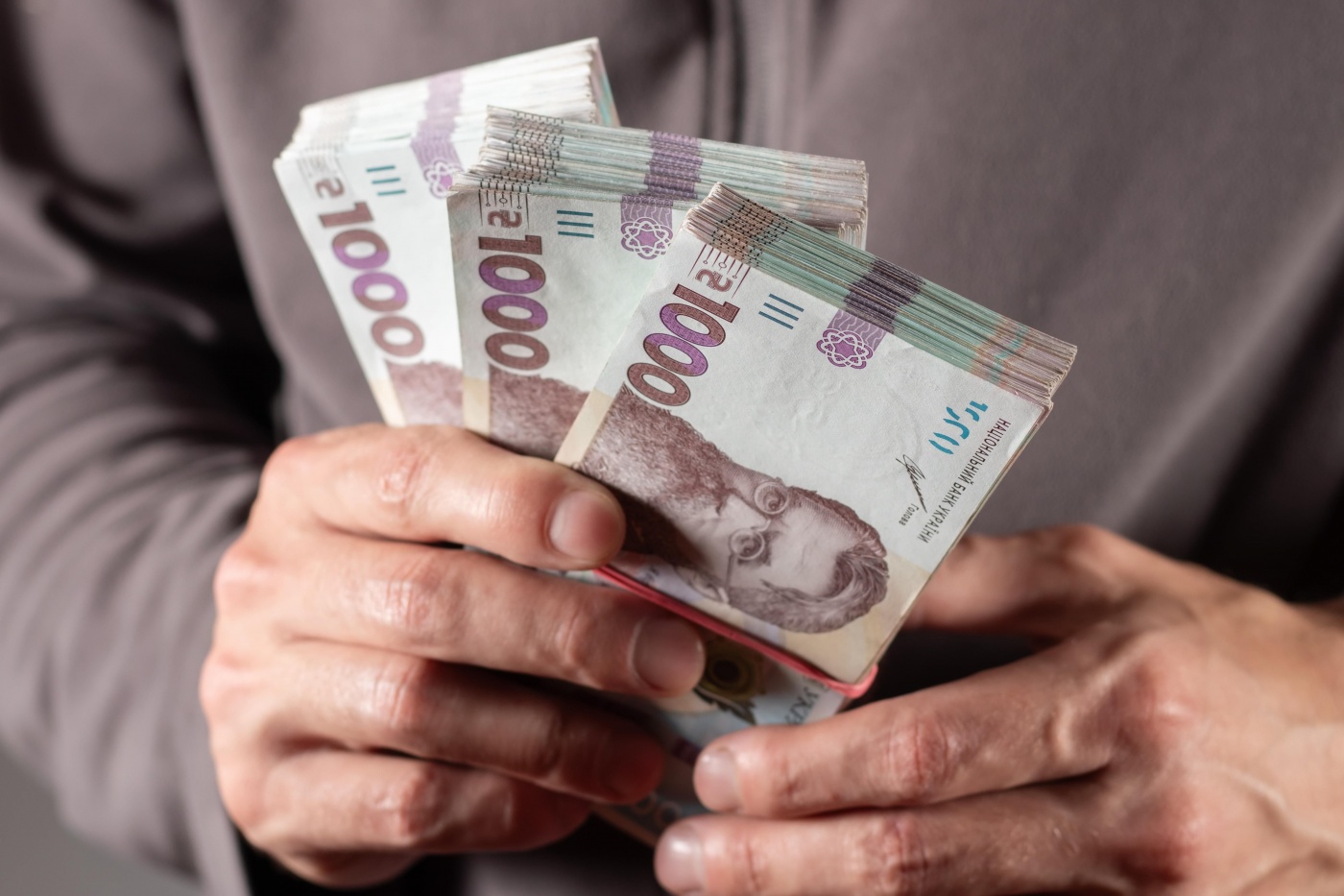 Зарплати в Україні: хто може розраховувати на підвищення