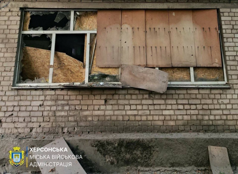Росіяни обстріляли Херсон, пошкоджено навчальний заклад