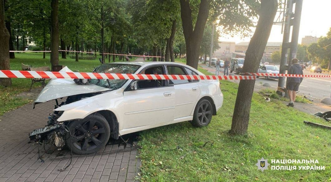 Полиция задержала водителя, который травмировал двух женщин в киевском парке