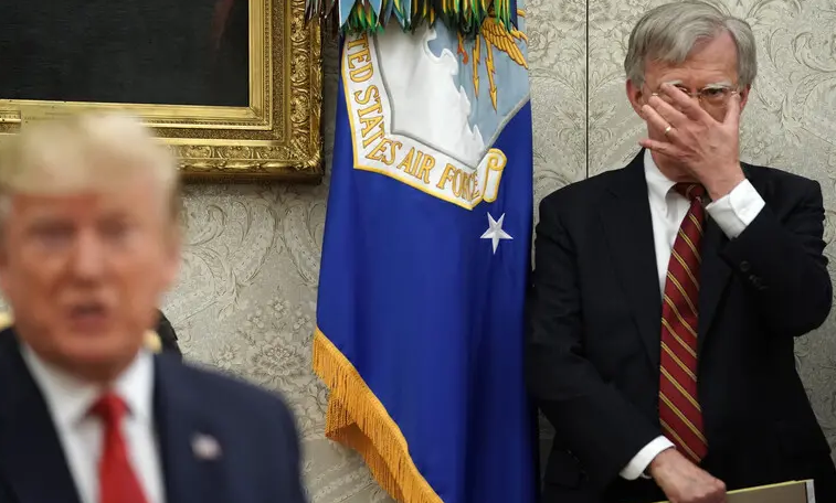 "Все быстро склоняется в пользу России": экс-советник Трампа о приглашении Путина на Аляску