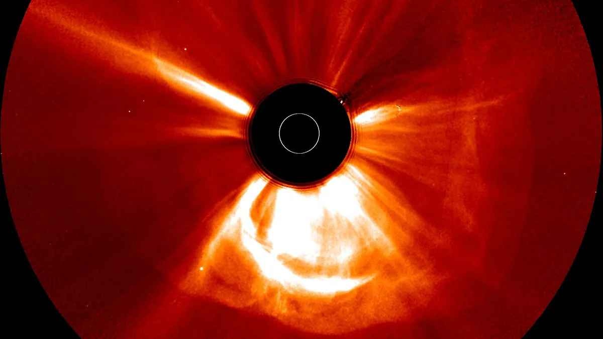В NASA показали, как выглядит одна из самых сильных солнечных бурь в истории