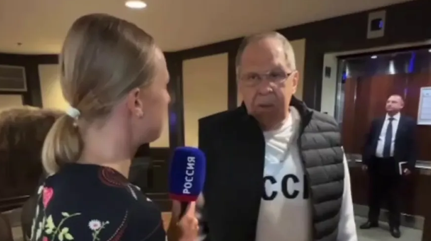 Лавров в свитере СССР на Аляске: журналисты расшифровали послание министра