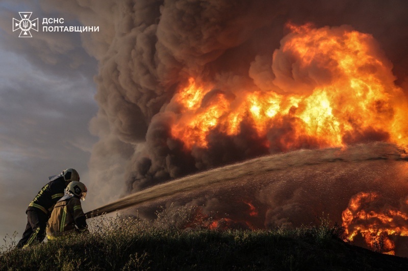 На Полтавщині продовжується ліквідація пожежі після масованого обстрілу РФ