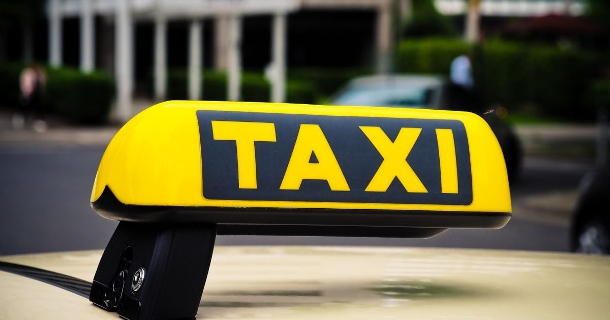 В Киеве могут разрешить работу такси в комендантский час