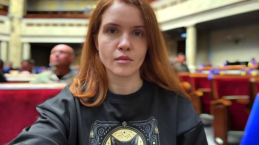Рада не смогла отстранить Безуглую от участия в заседаниях