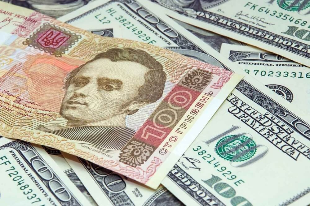 НБУ укрепил курс гривны к доллару до максимума с начала апреля