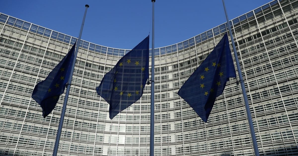 ЕС рассматривает введение миротворцев в Украину из нейтральной страны, - Politico