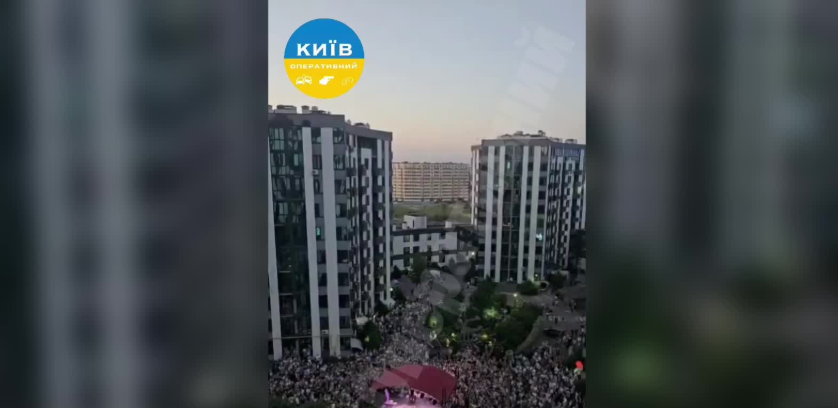 В Киеве украинские артисты дали концерт в день обстрела и возмутили сеть