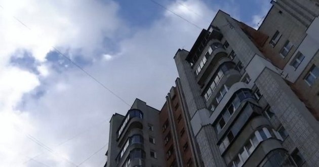 В Киеве мужчина выпал с 19-го этажа и выжил: что его спасло