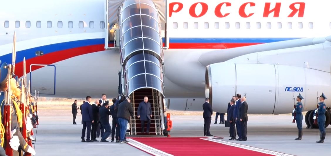 Путин на четыре дня прилетел в Китай на парад с Си Цзиньпином