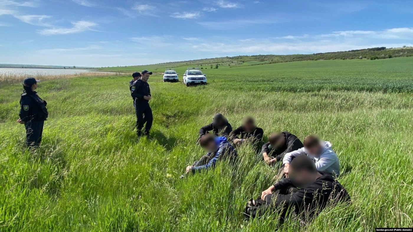 "Залізна завіса" опускається: кого саджатимуть за виїзд за кордон