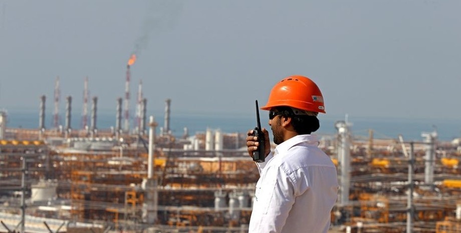 РФ увеличила скидку на нефть Urals для Индии, - Bloomberg