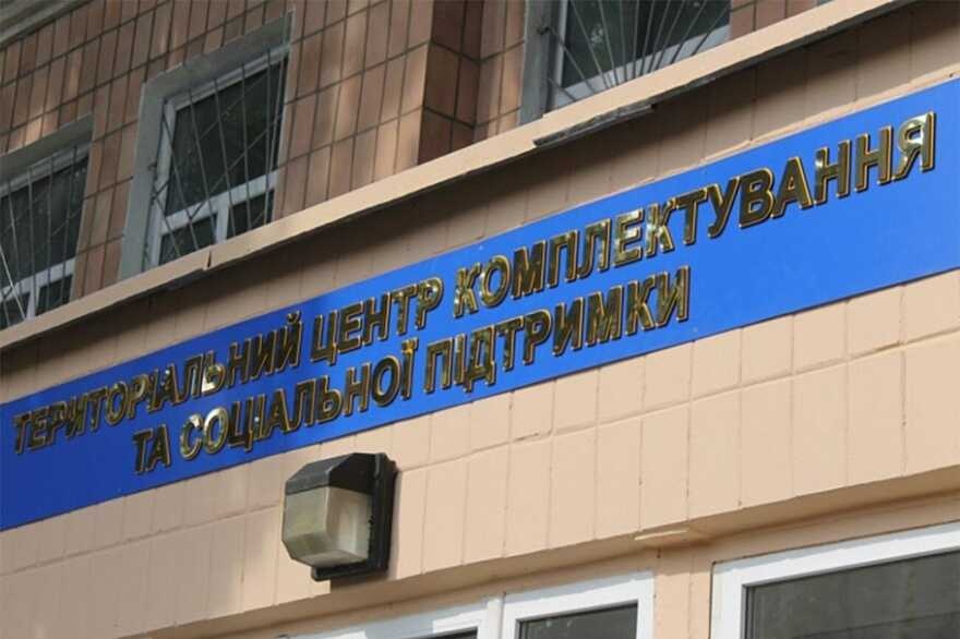В Киеве мужчина во время проверки военно-учетных документов укусил полицейского