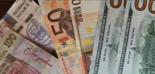 Валютный курс: банкир дал прогноз по доллару и евро на осень