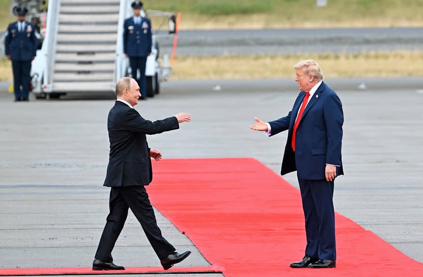 Саммит "коалиции решительных" в Париже: Трамп пока воздержался от санкций против РФ, - WSJ