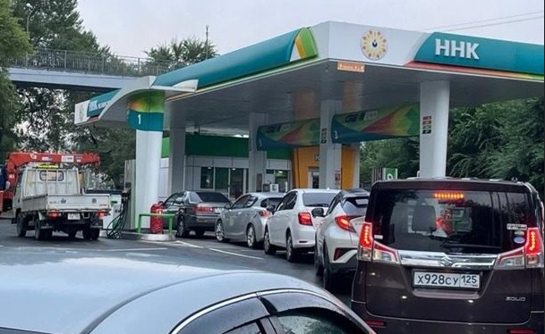 Все по талонах: у Донецьку у окупантів великі проблеми з бензином