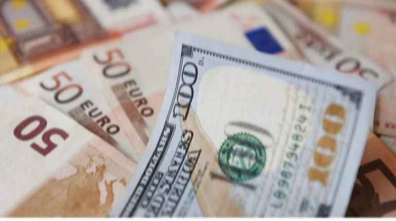 Курс валют в обмінних пунктах: долар продовжує дешевшати, євро дорожчає