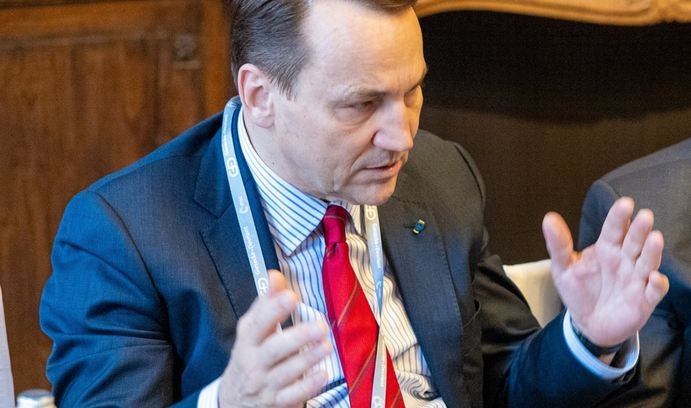 Трампу вже час побачити, що Путін насміхається з нього — Сікорський