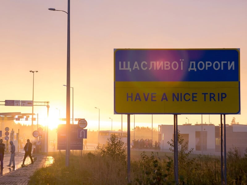Украинцы 18-22 лет массово пересекают границу после ослабления ограничений - пограничная служба  Польши