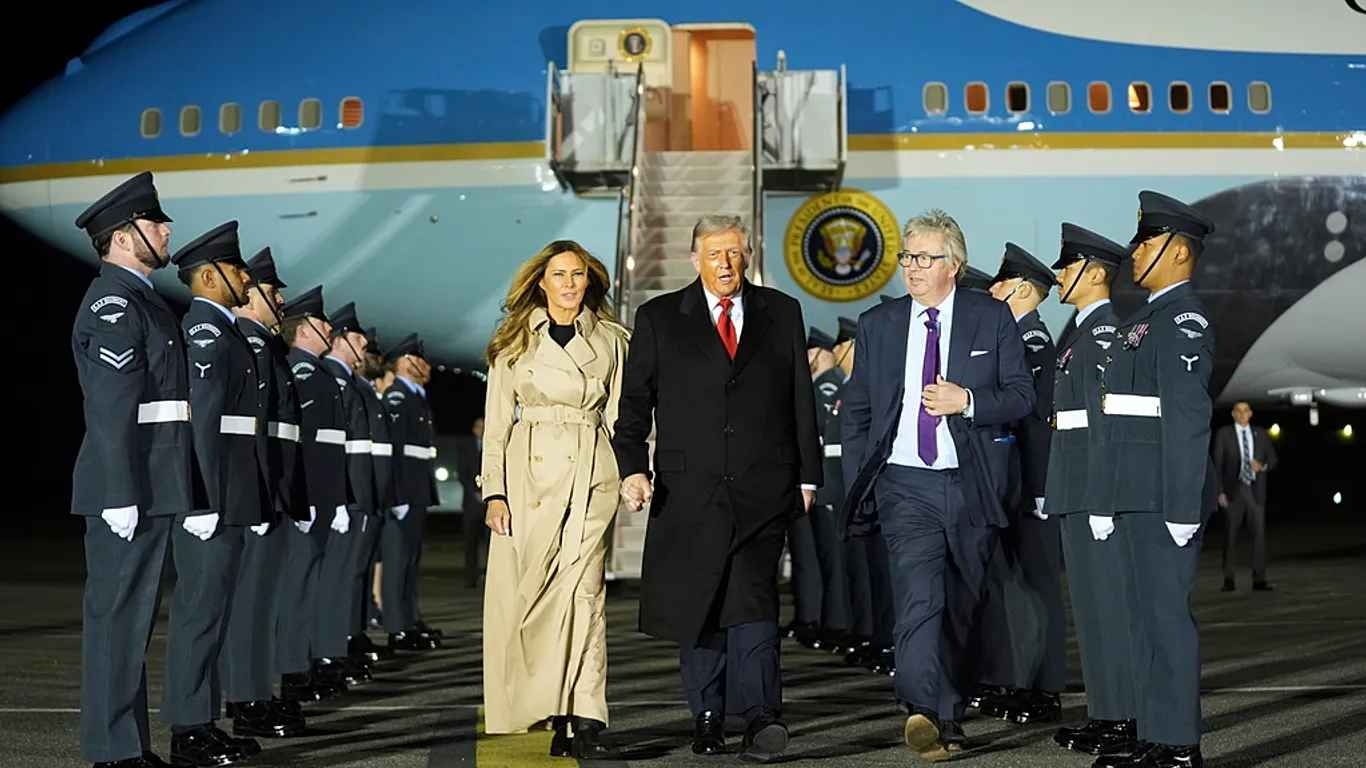Визит Трампа в Великобританию: президенту США устроили королевский прием