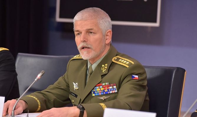 "Повод сбить самолет", - президент Чехии призвал адекватно реагировать на провокации РФ