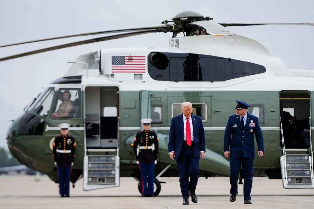 Чоловік біля Білого дому навів лазерну указку на вертоліт Трампа