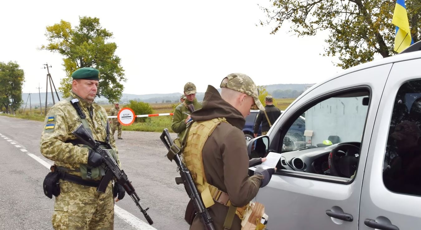 Украинские мужчины массово пересекают польскую границу: статистика пограничников