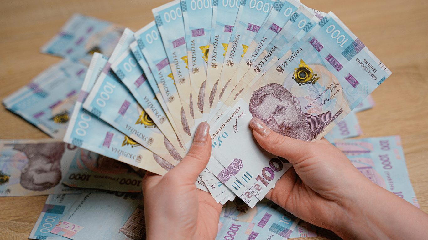 Зарплаты бюджетников в 2026 году: кому повысят выплаты